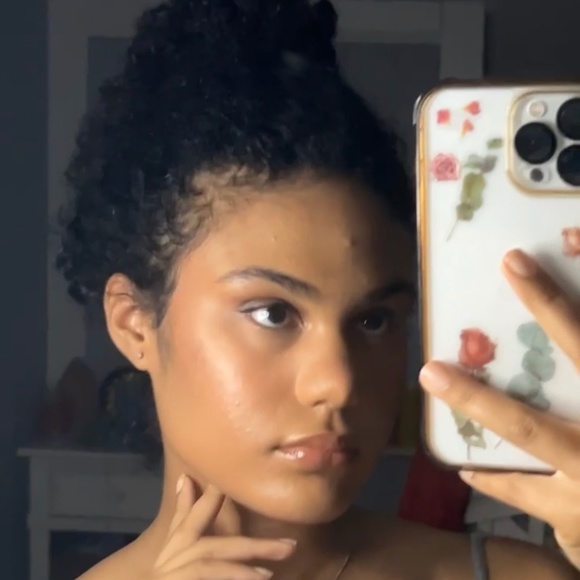 Meet your Posher, Mikayla - Picture 1 of 1